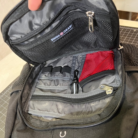 VGUC Swiss Gear mini bag - Picture 3 of 9